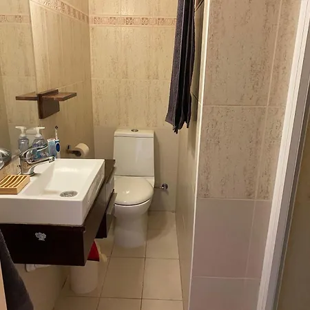 Private, 2 Bedroom House With Pool And Parking Ferienhaus *