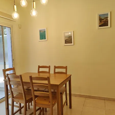 Private, 2 Bedroom House With Pool And Parking Ferienhaus