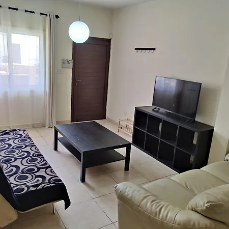 Private, 2 Bedroom House With Pool And Parking *