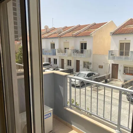 Private, 2 Bedroom House With Pool And Parking בית נופש